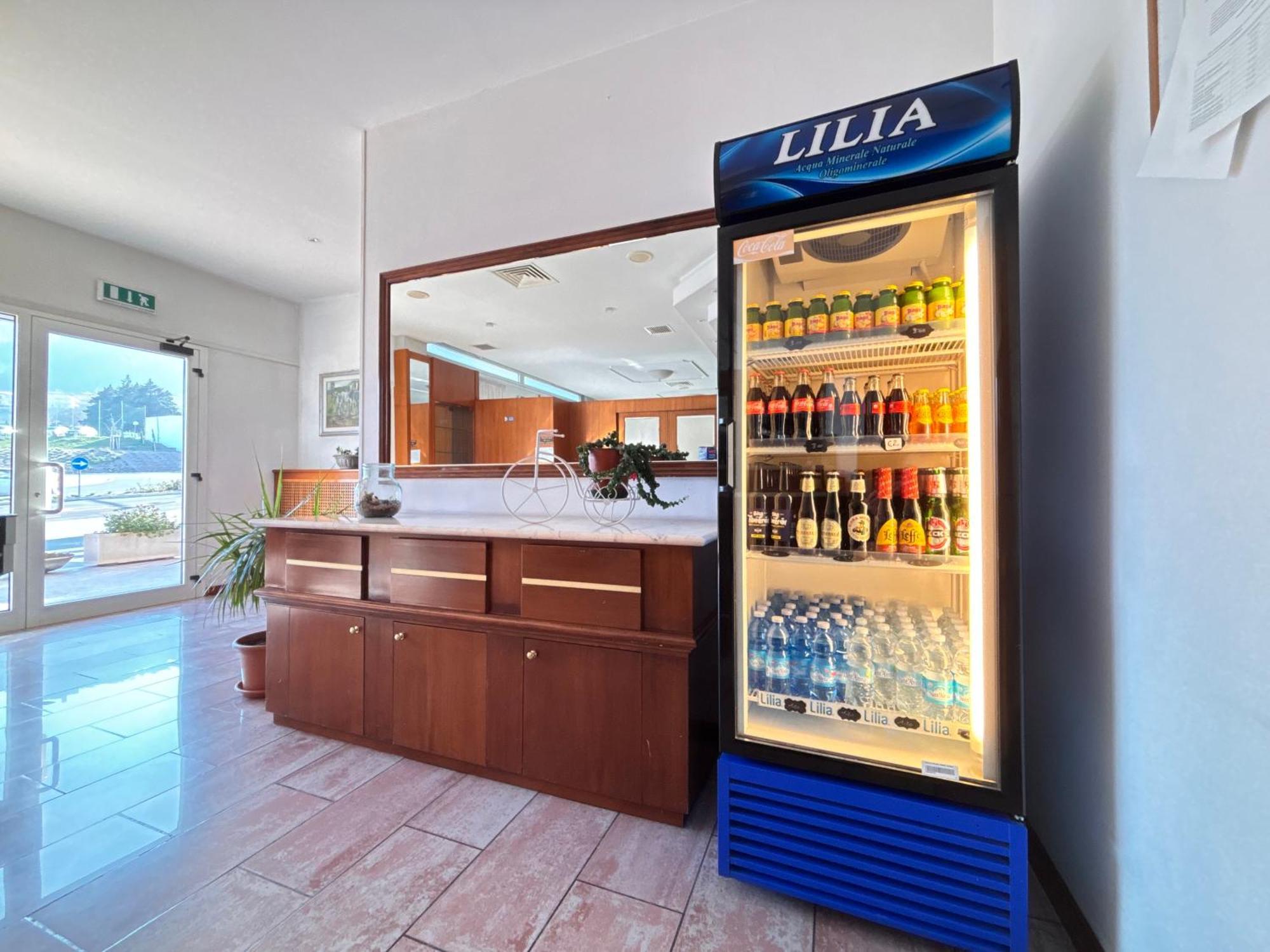 Hotel Crocenzi Сан Марино Екстериор снимка