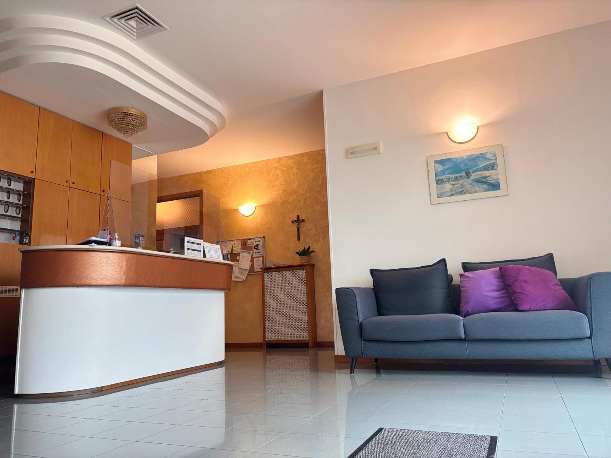 Hotel Crocenzi Сан Марино Екстериор снимка